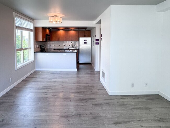 Building Photo - 1bd/1ba Seattle Condo