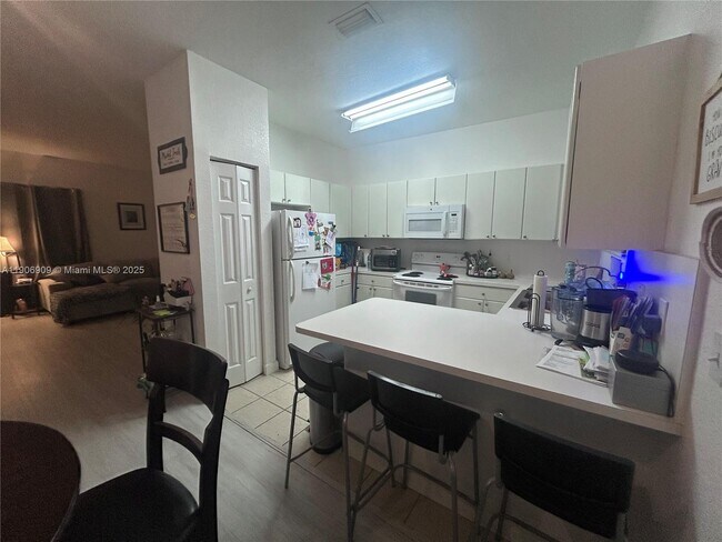 Building Photo - 2590 NE 3rd Dr