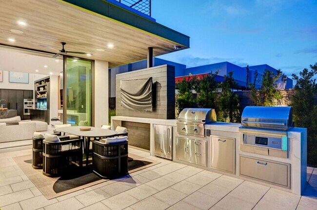 Building Photo - Amazing Golf Course and Las Vegas Valley V...