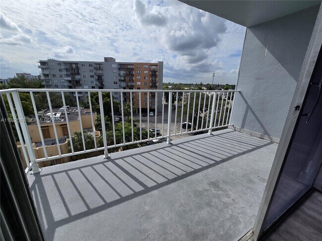 Building Photo - 1470 NE 125th Terrace