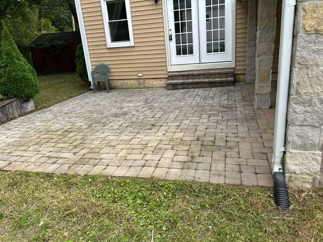 Building Photo - Charming 3 Bed, 2 Bath Ranch-Style Colonia...