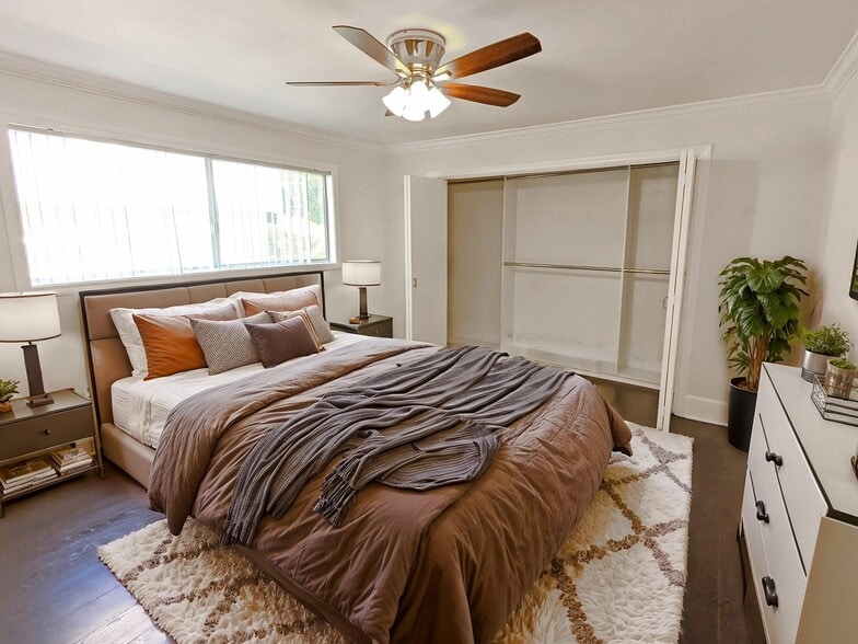 Building Photo - 1335 S Carmelina Ave