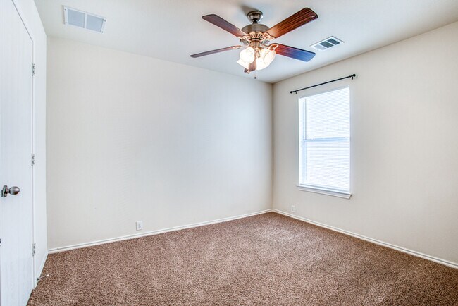 Building Photo - 612 Arrowood Pl