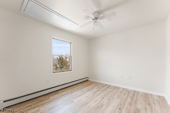 Building Photo - 190 Martin Ave