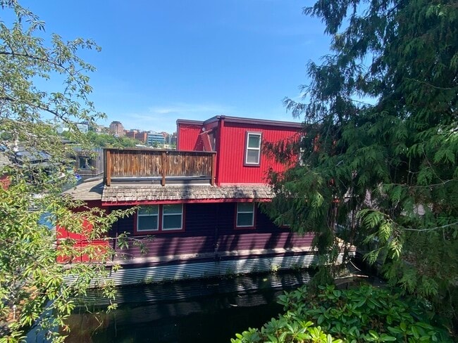 Building Photo - 3126 Portage Bay Pl E