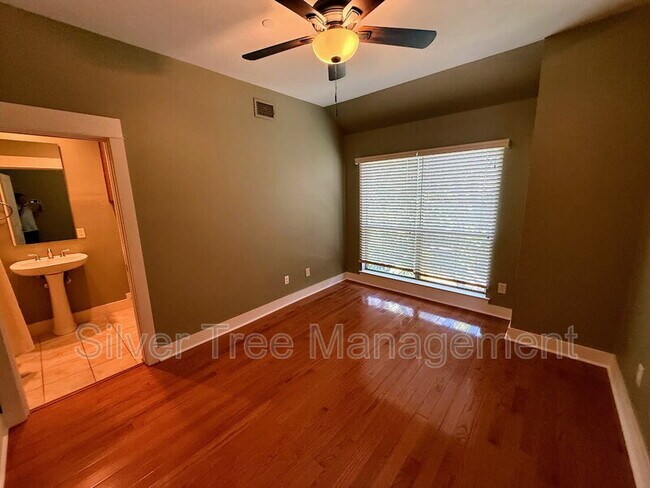 Building Photo - 3204 Wycliff Ave