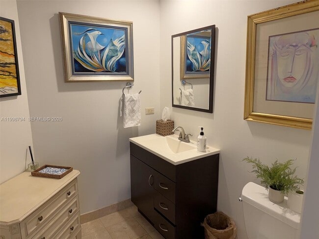 Building Photo - 801 Brickell Key Blvd