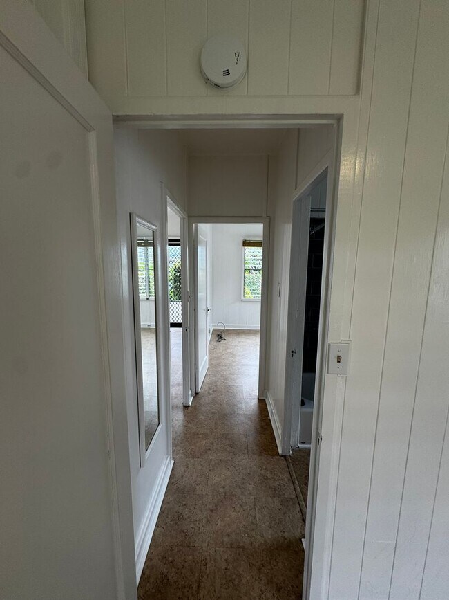 Building Photo - Charming 2/1/2 House on Hinano St. in the Kaimuki/Diamond Head area