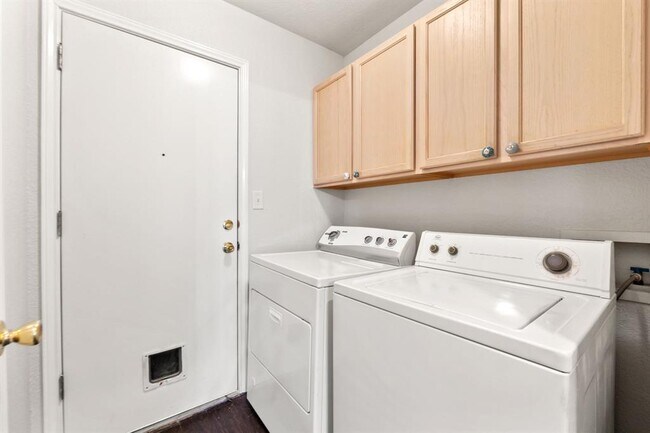 Building Photo - 160 Prairie Springs Loop