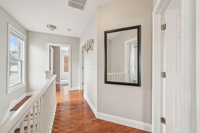 Building Photo - 565 Lathrop St
