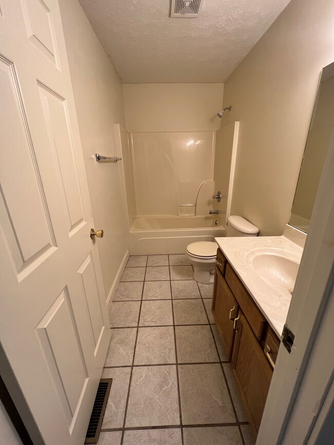 Building Photo - 24 Jade Ct