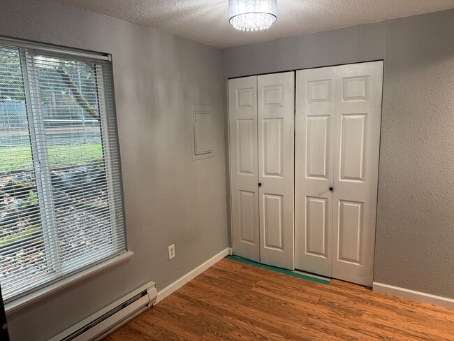 Building Photo - 3 Bedroom 2 Bath Lower Unit Walkout Patio Lynnwood $2100 per month