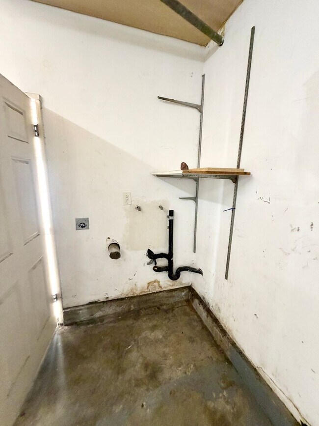 Building Photo - ***Gated 3 bed 2 bath House in Monterey Park***