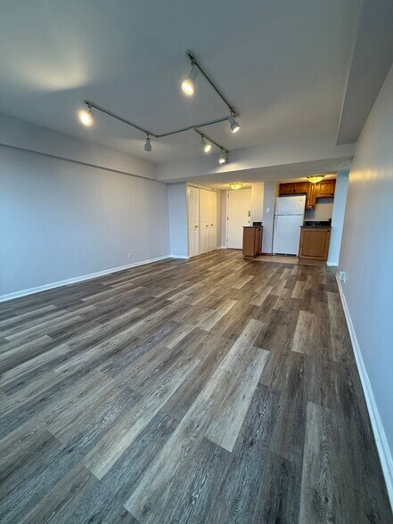 Building Photo - 4230 N Marine Dr