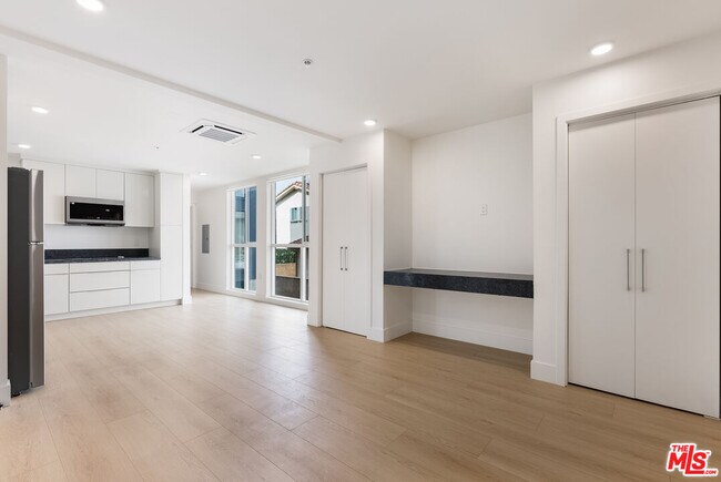 Building Photo - 8561 Belmont St