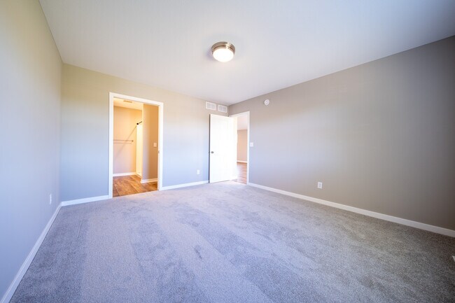 Building Photo - 1121 Dorothy Ln