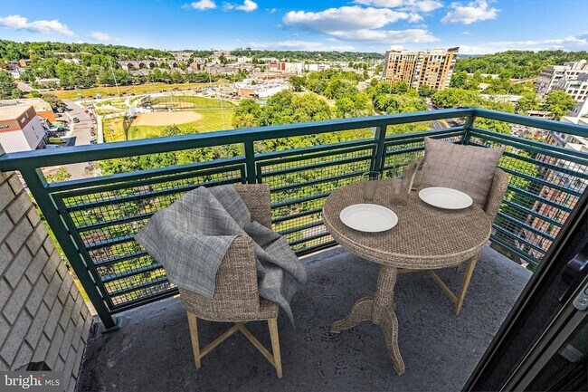 Primary Photo - 2720 S Arlington Mill Dr