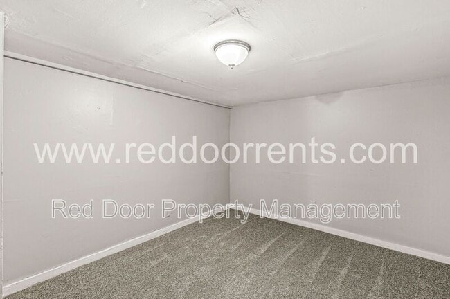 Building Photo - 972 Edgemont Ave