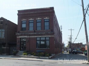 Building Photo - 21 E 5th Ave