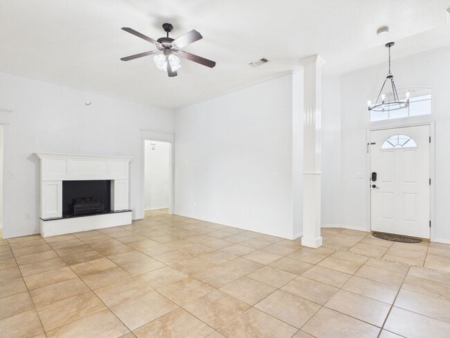 Building Photo - 4 bedroom in City View!