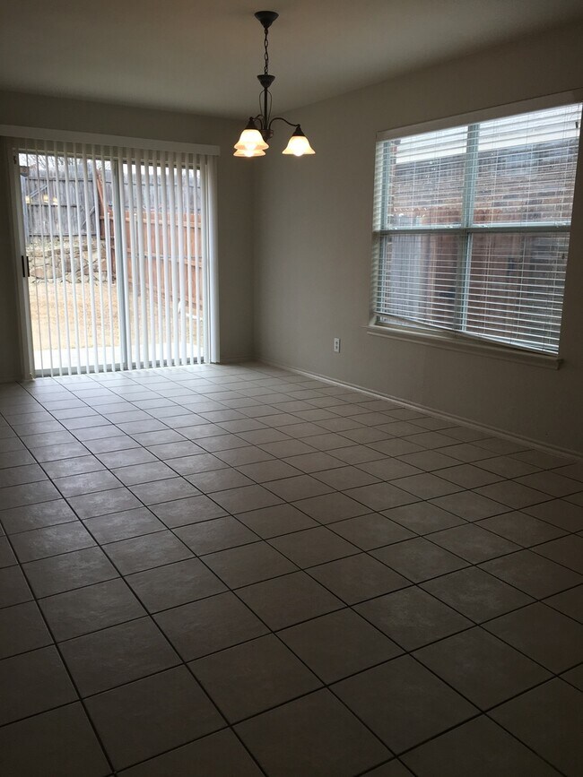Building Photo - Texas Sized Home 5/3/2