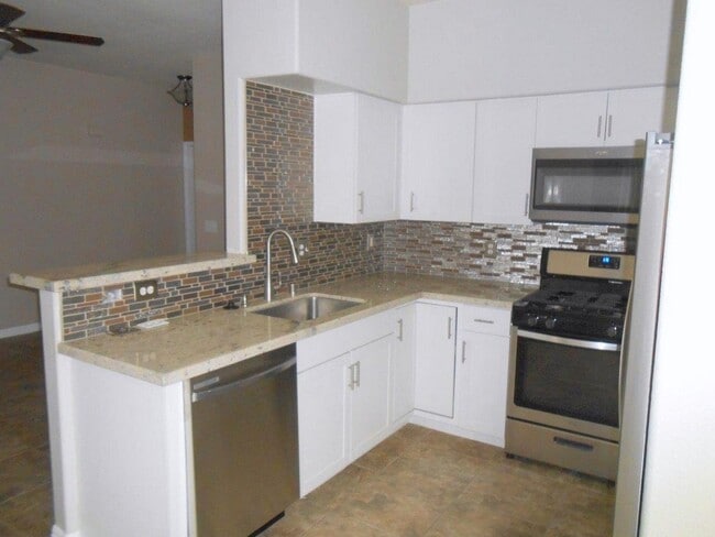 Building Photo - Beautiful Condo in The Falls Gated Communi...