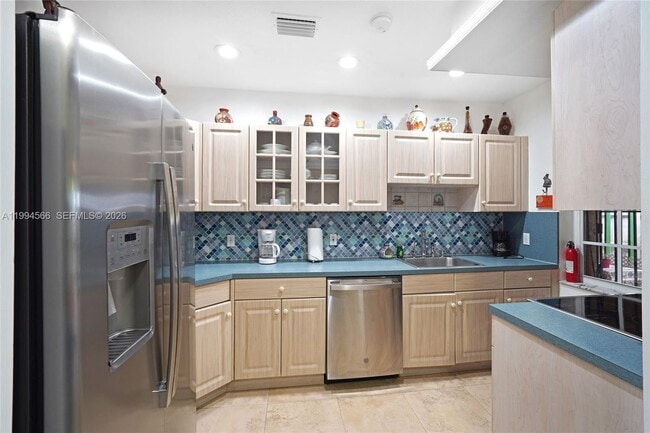 Building Photo - 2834 SW 33rd Ave