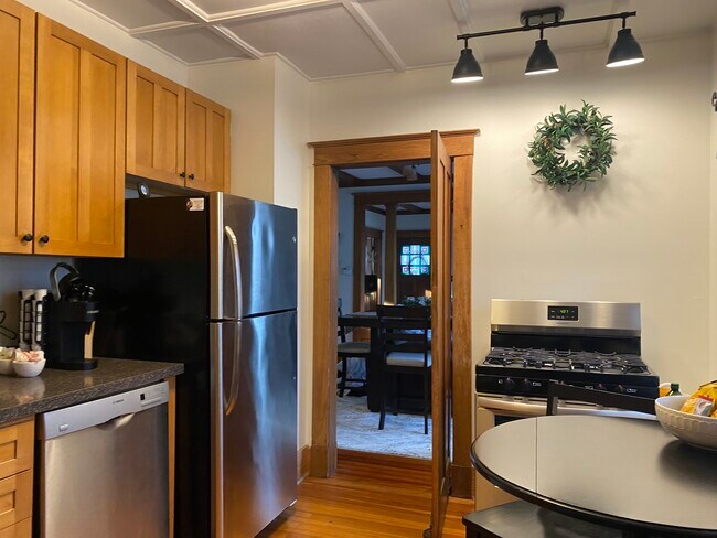 Kitchen - 18 Jumel Pl