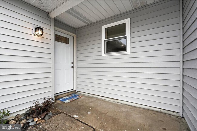 Building Photo - 109 Oak Ave