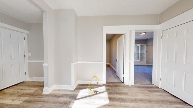 Building Photo - 3915 Hyde Ave