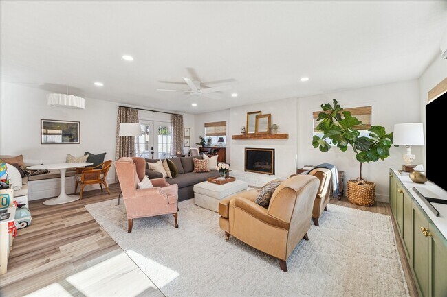 Building Photo - 5907 Hewitt Dr