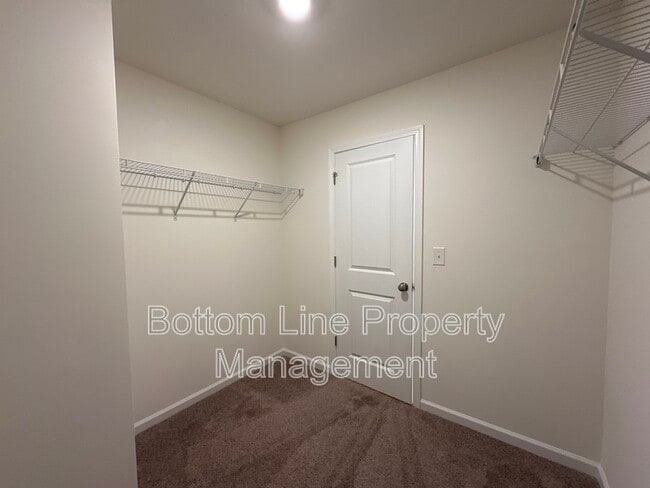 Building Photo - 5278 Maynard Hl Dr