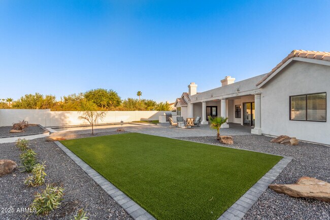 Building Photo - 8156 E Questa Rd