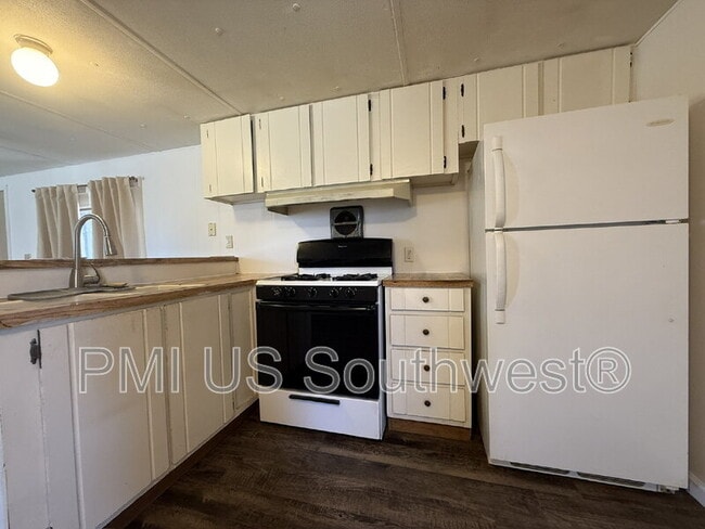 Building Photo - 2111 Santa Cruz Ave