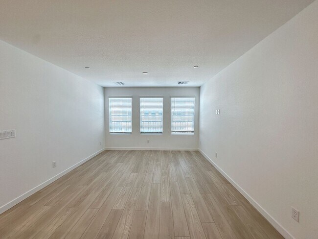 Building Photo - BRAND NEW BUILD! 2 BEDROOM TOWNHOME!