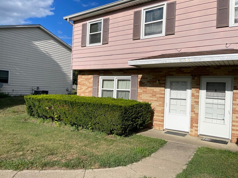 Building Photo - 806 Crescent Dr