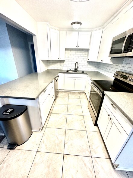 Building Photo - 2037 Robert Way