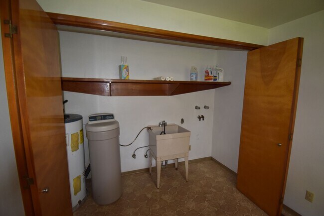 Building Photo - 34885 Lake Creek Dr