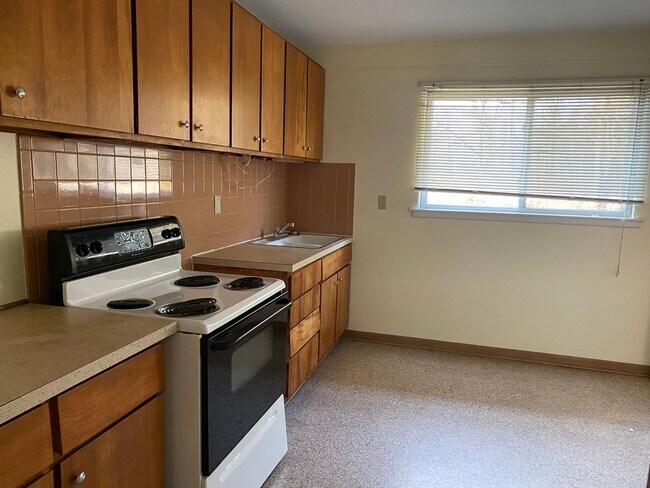 Building Photo - 2br/1bath duplex in Stevensville