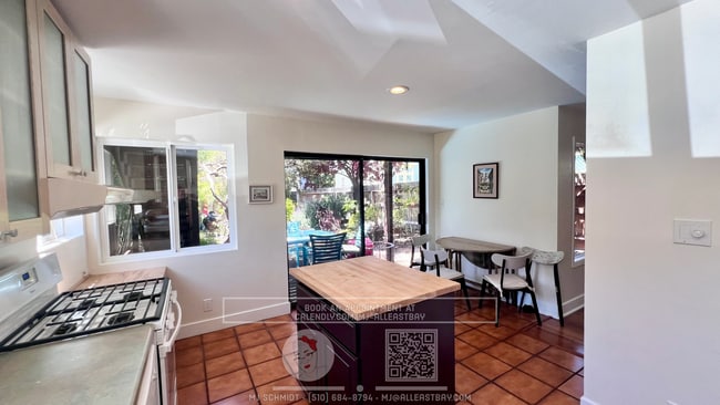 Building Photo - Garden oasis 2 bedroom with wrap around ya...