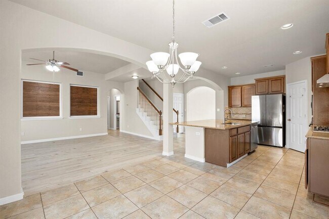 Building Photo - 13713 Glen Mark Dr