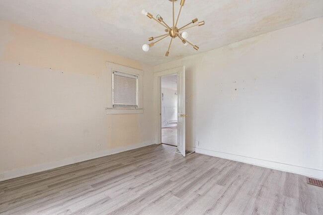 Building Photo - 3 Bedroom Home For Rent