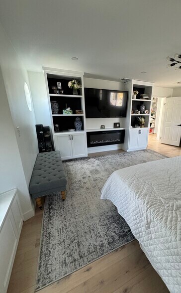 Building Photo - 2481 Walgrove Ave