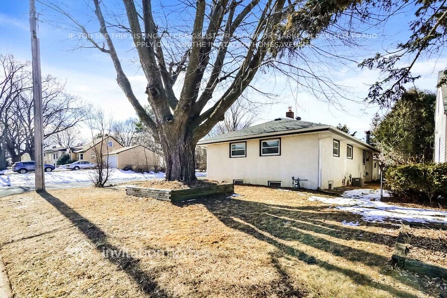 Building Photo - 2110 2nd St S