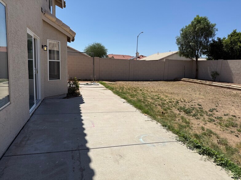 Building Photo - 8460 W Aster Dr