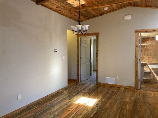 Building Photo - Updated Old Town 3 Bed 2 Bath Home w/ fenced yard and 1 car garage