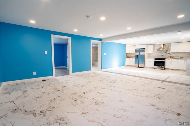 Building Photo - 599 Albany St