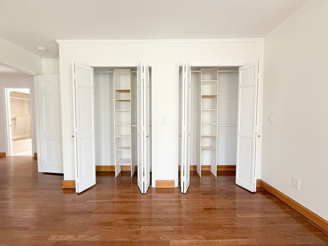 Building Photo - Private 5-Bedroom Dream Home with Creek, Pond & 3 Levels of Living Space