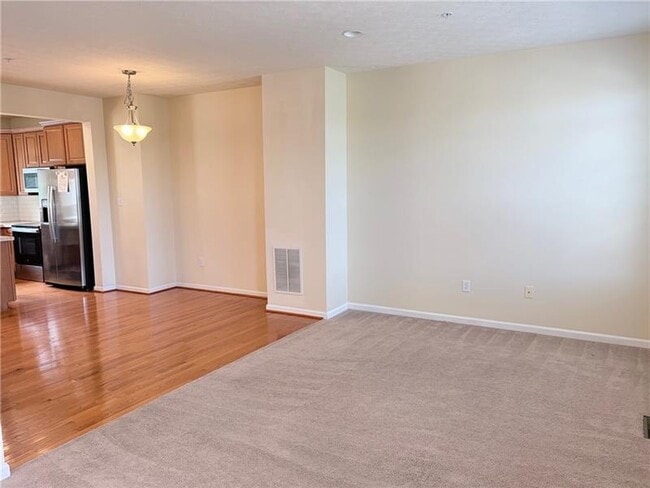 Building Photo - 525 Gala Dr