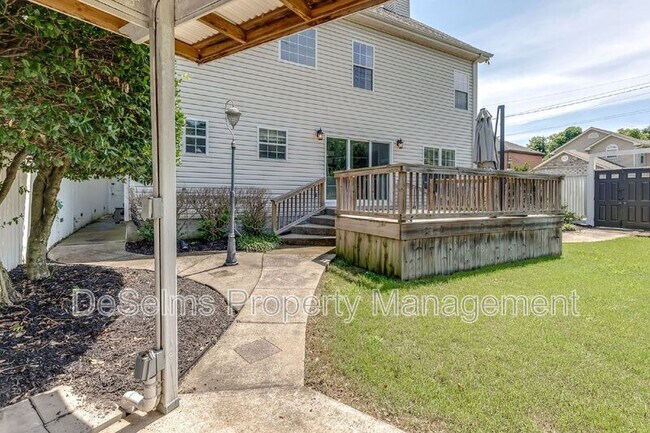 Building Photo - 701 Brent Glen Pl